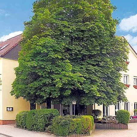 & Zum Loewen Hotel